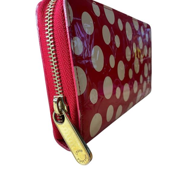 952. Louis Vuitton Limited Edition Yayoi Kusama Red Vernis Zippy Wallet - Picture 3 of 6